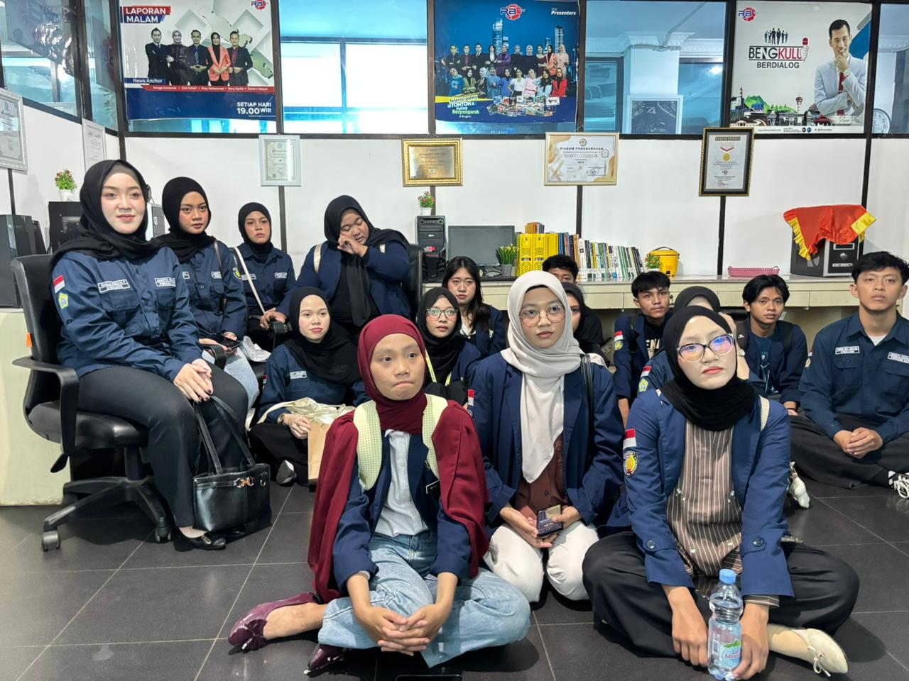 Outing Class Mahasiswa-Mahasiswi HIMIKOM Universitas Bengkulu ke RBTV