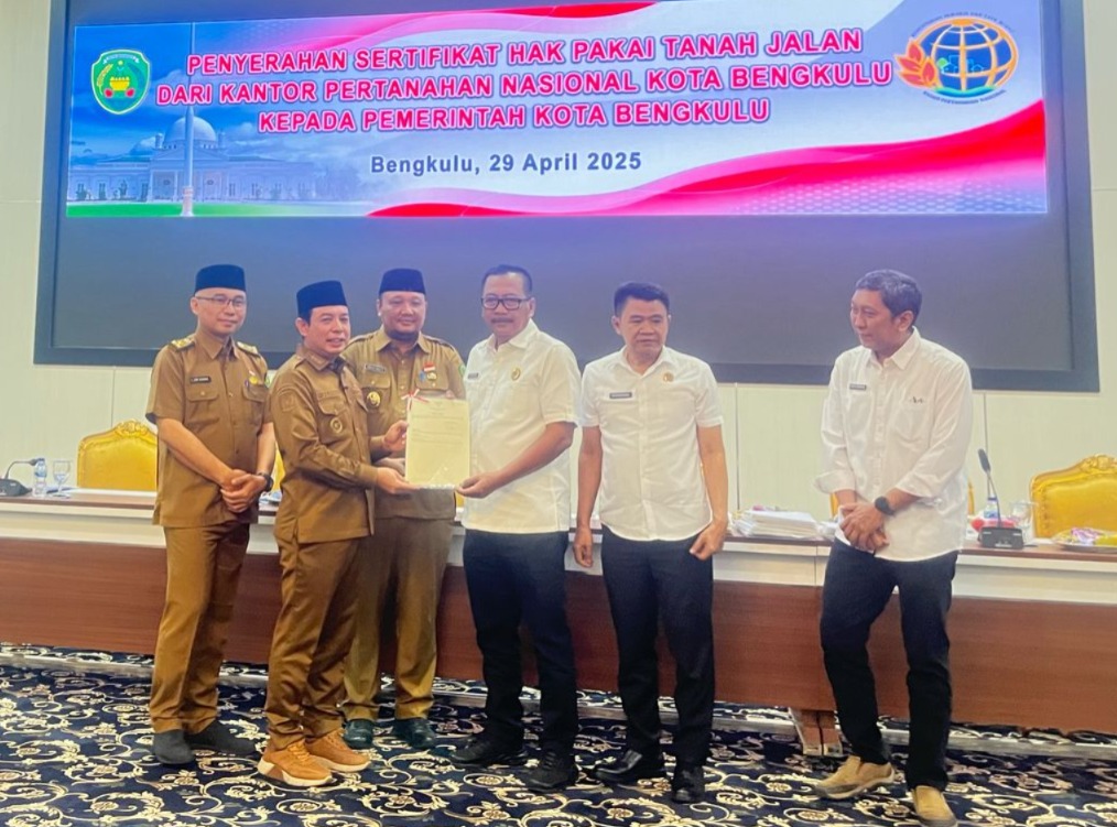 Pemerintah Kota Bengkulu Terima 457 Sertifikat Hak Pakai Tanah Jalan dari Kantor Pertanahan Nasional