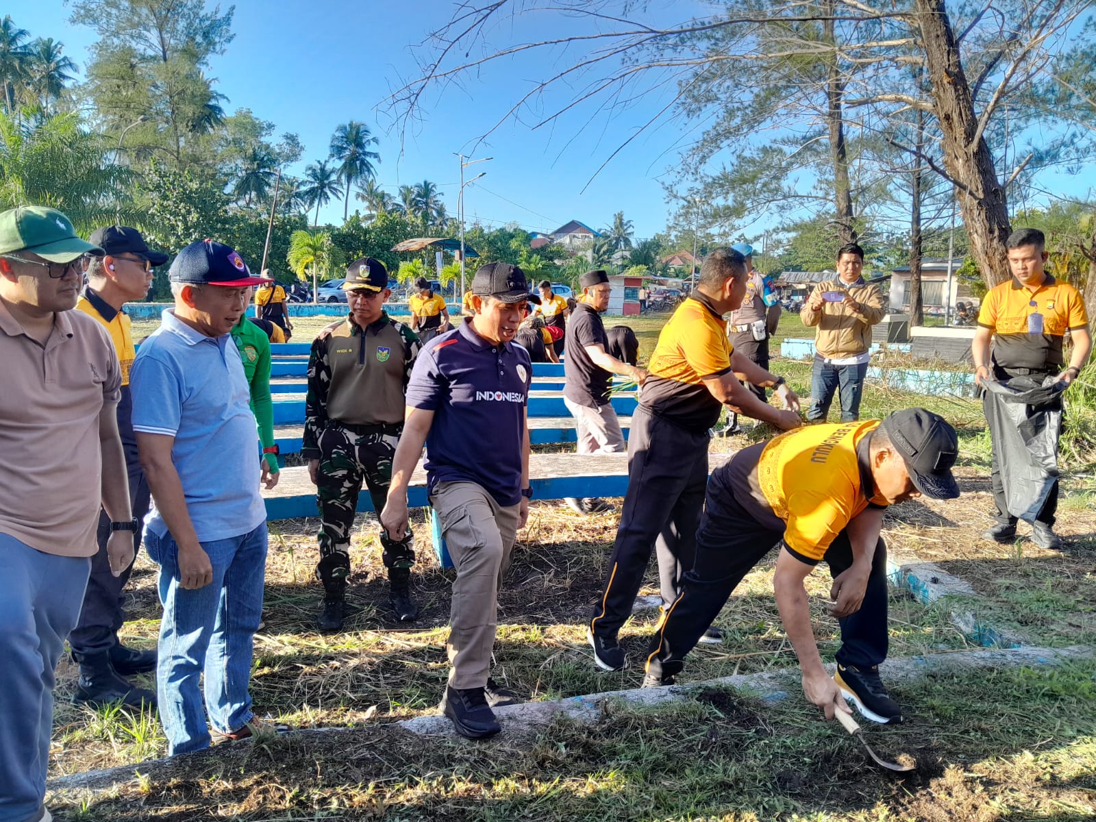 Bersih-bersih Pantai Jakat, Walikota dan Kapolda Bengkulu Rencanakan Panggung Seni untuk Warga