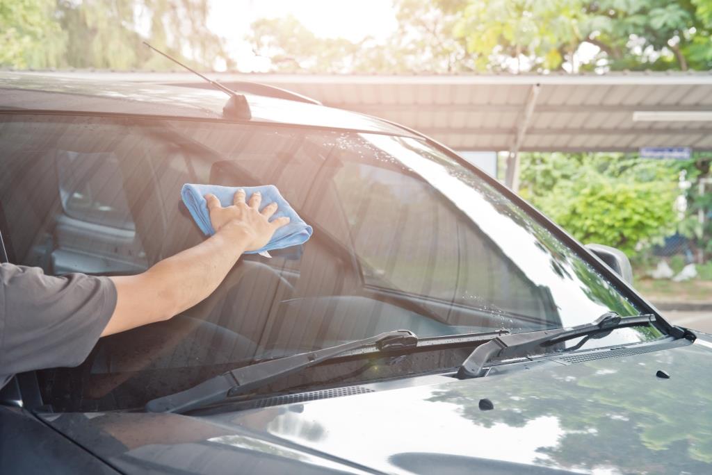 3 Penyebab Kaca Mobil Berjamur, Gunakan Kiat Ini Biar Kaca Mobil Kembali Kinclong