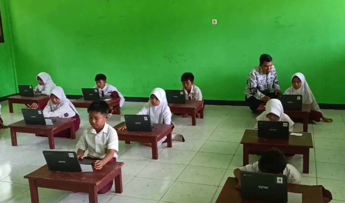 Blank Spot, Murid SD di Seluma Terpaksa Menumpang Internet di Sekolah Lain untuk Ikuti TKA 