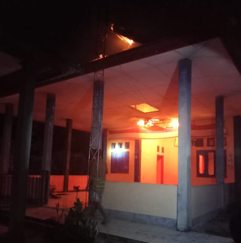Berkobar, Kantor Desa Terbakar Jelang Pelantikan Kades Terpilih