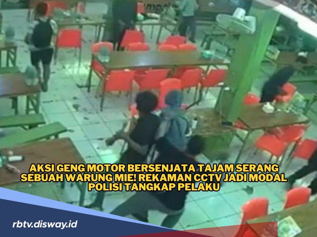 Aksi Geng Motor Bersenjata Tajam Serang Warung Mie Terekam CCTV