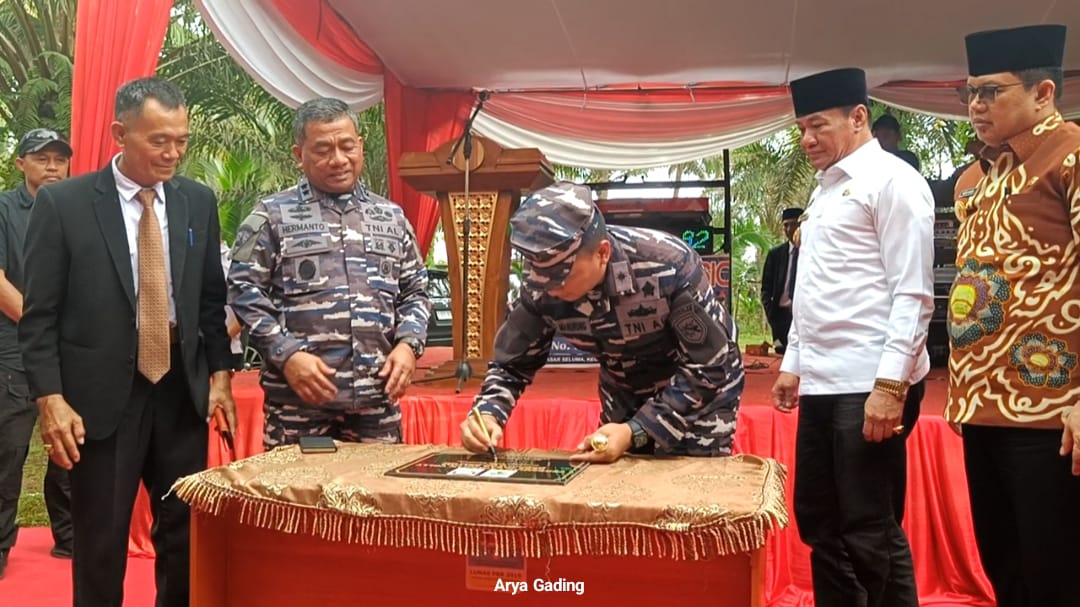 Aspotmar Kasal Mayjen. TNI (Mar) Hermanto Tinjau Program KBN Pasar Seluma