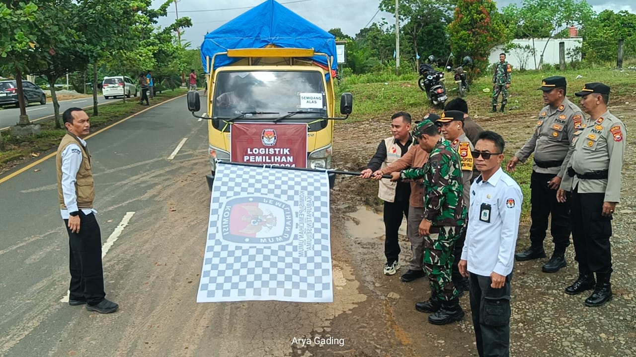 Dikawal TNI/Polri, KPU Seluma Mulai Distribusikan Logistik Pilkada 