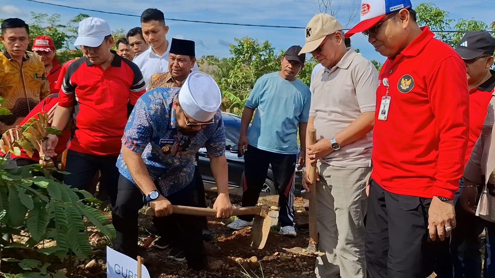 Perkuat Ekotelogi, Gubernur dan Kanwil Kemenag Provinsi Bengkulu Tanam Matoa