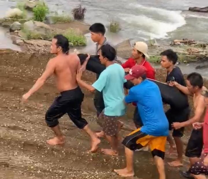 BREAKING NEWS! Korban Hanyut di Sungai Nakai Ditemukan Setelah 16 Jam Pencarian 