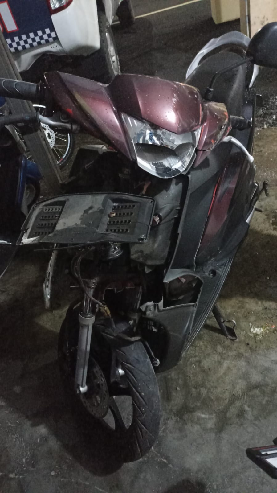 Tabrakan dengan Mobil, Pengendara Sepeda Motor Patah Kaki