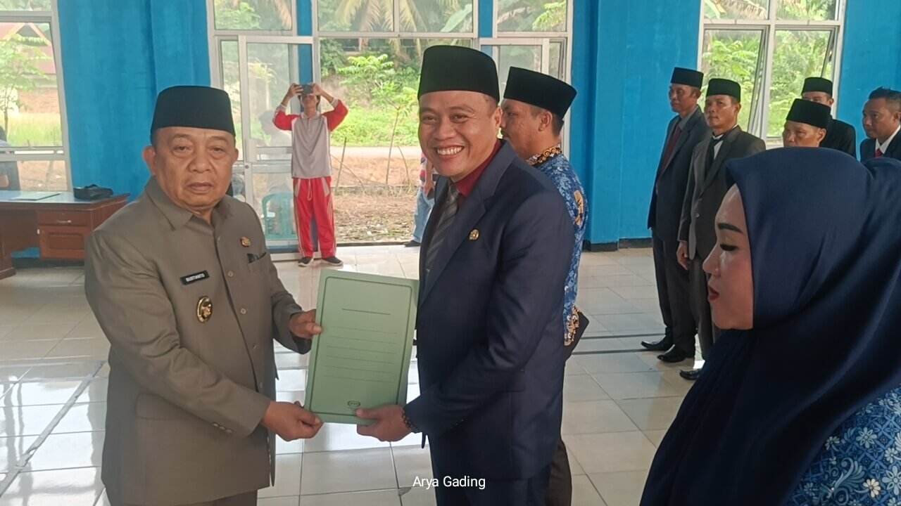 Mutasi 61 Pejabat Seluma Diwarnai Tangisan, Pejabat yang Dulu Non Job Kini Dipromosikan