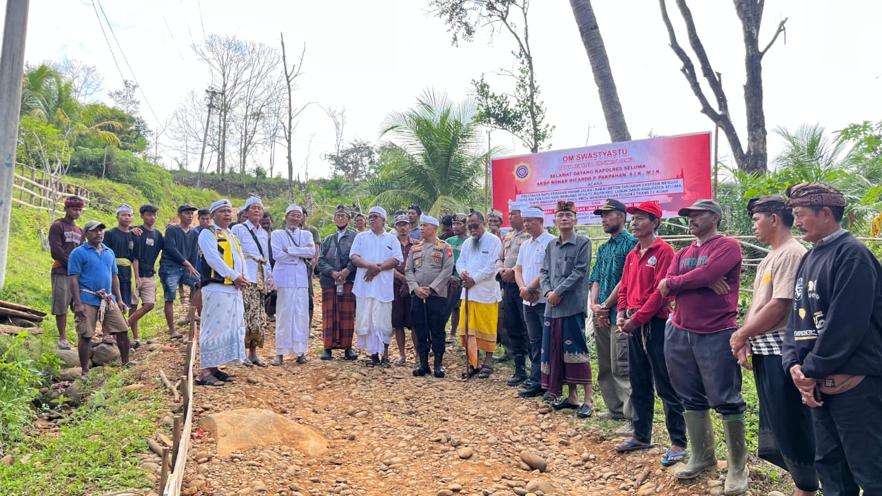 Umat Hindu Bengkulu Galang Dana Swadaya Perbaiki Akses Jalan Menuju Trans Tanjung Kuaw Seluma