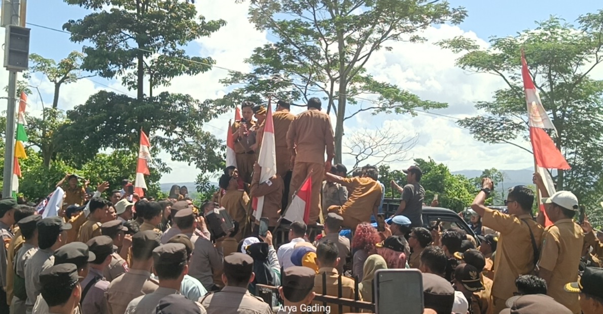 Ratusan Kades di Seluma Gelar Unjuk Rasa di Kantor Bupati, Pj Sekda Janji Siltap Tuntas Sebelum Lebaran Haji