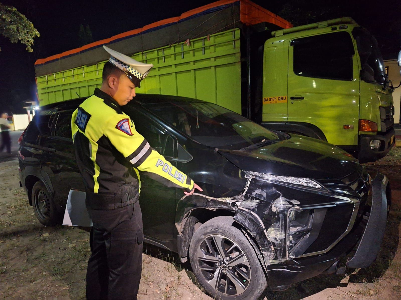 Xpander Disenggol Truk Lohan Pengangkut Semen, Andre Master: Saya Akan Lapor Perusahaan ke Polisi