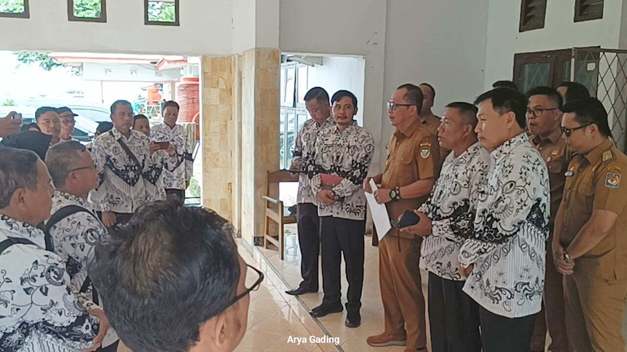 Tagih Gaji 13 dan Tunjangan Sertifikasi, PGRI Seluma Datangi Kantor Dinas Dikbud