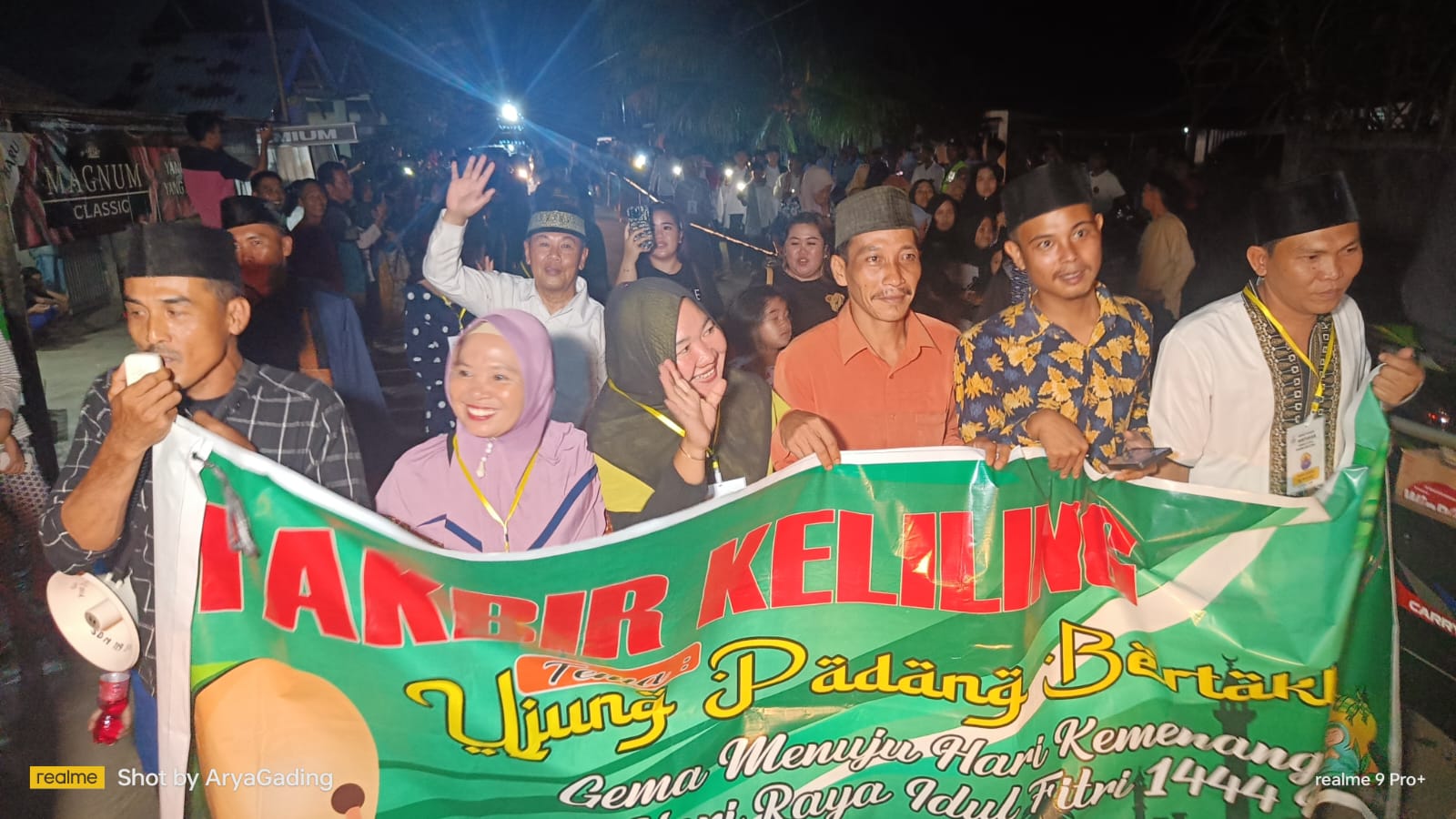 Drumband Meriahkan Pawai Malam Takbir Warga Desa Ujung Padang Seluma