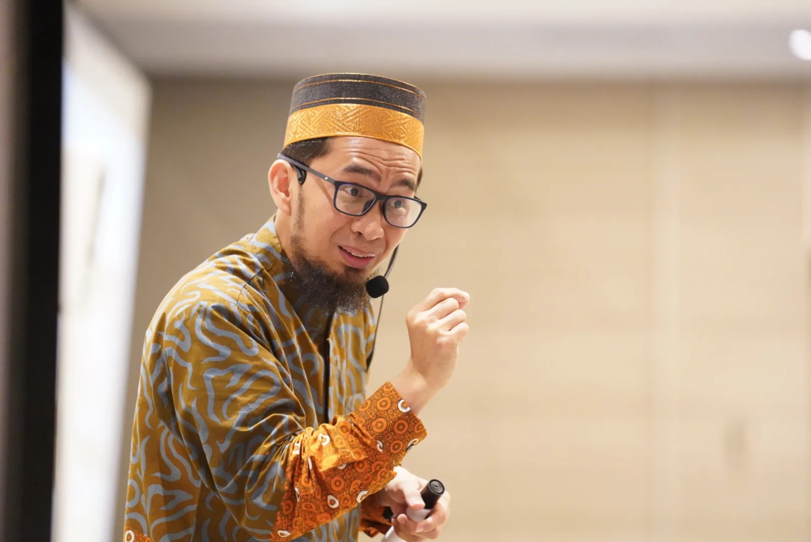 Kata Ustadz Adi Hidayat, InsyaAllah Rezeki Mengalir Deras dengan Dua Kalimat Dzikir Ini 