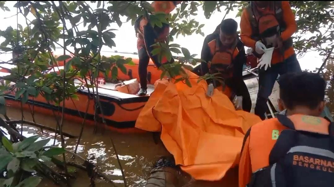 Pria Paruh Baya Ditemukan Nelayan Mengapung di Pinggir Sungai Muara Jenggalu, Sehari Ada 2 Korban Meninggal 
