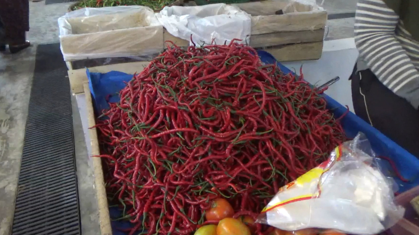 Harga Cabai Merah di Pasar Purwodadi Argamakmur Makin Pedas