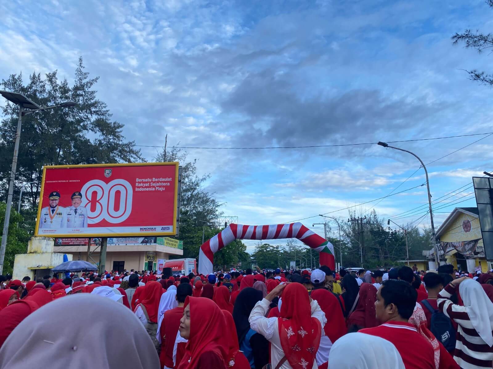 10 Ribu Lebih Peserta Jalan Sehat Merah Putih Berdoa untuk NKRI 