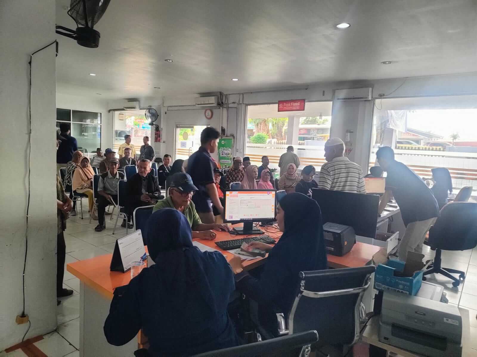 1.069 Pensiunan di Provinsi Bengkulu Ambil Gaji di PT. POS Indonesia, Bisa Diantar Langsung ke Rumah