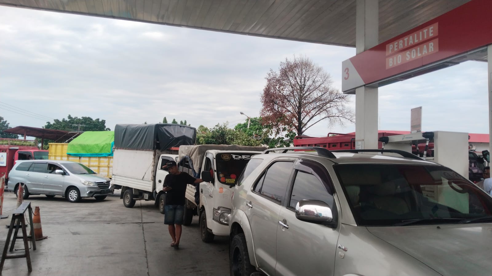 Antrean Solar Mengular di SPBU Kota Bengkulu, Efek Harga Pertamina Dex dan Dexlite
