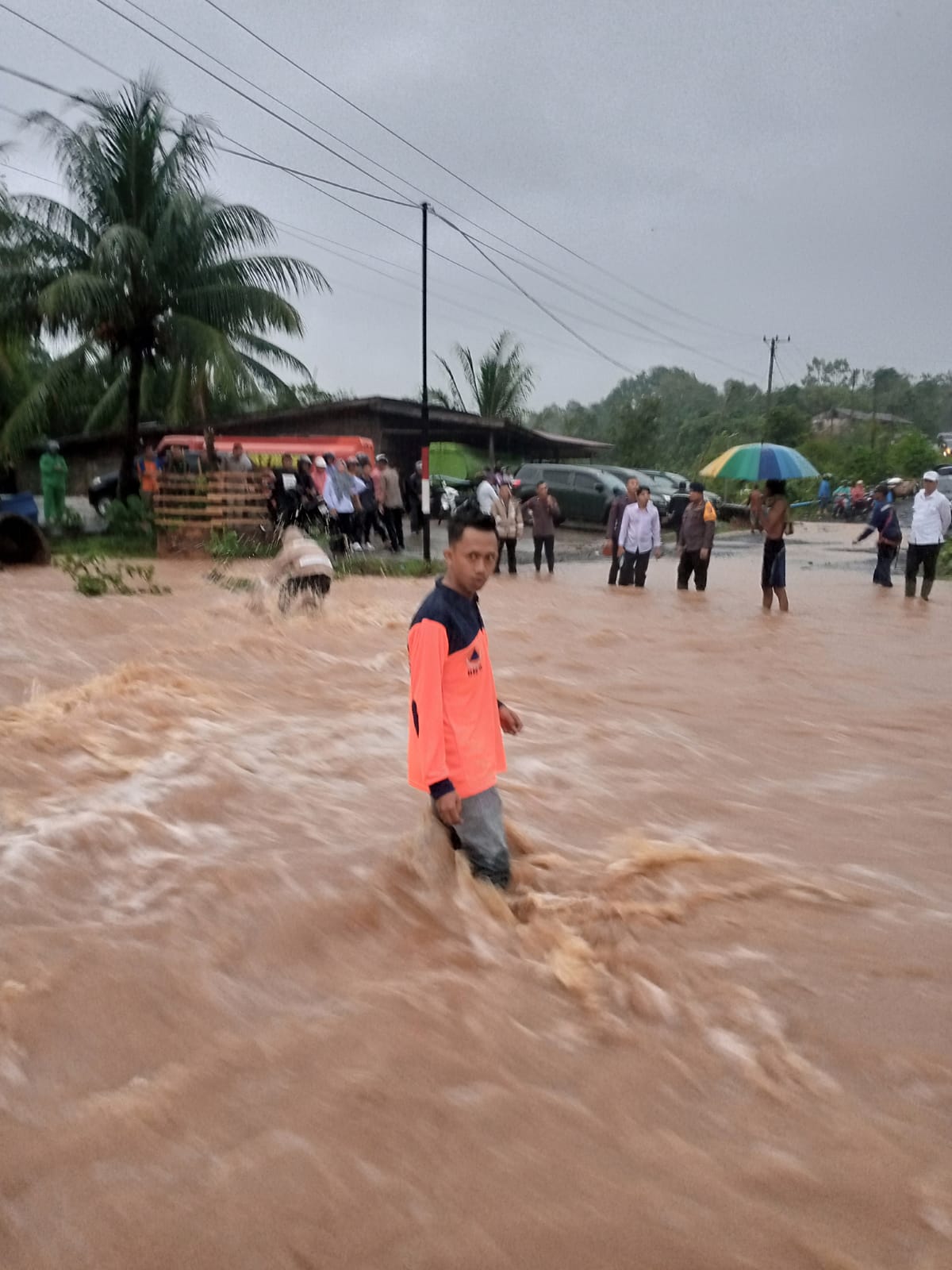 Jalan Taba Lagan - Pagar Gunung Terendam Banjir, Arus Lalulintas Tersumbat 