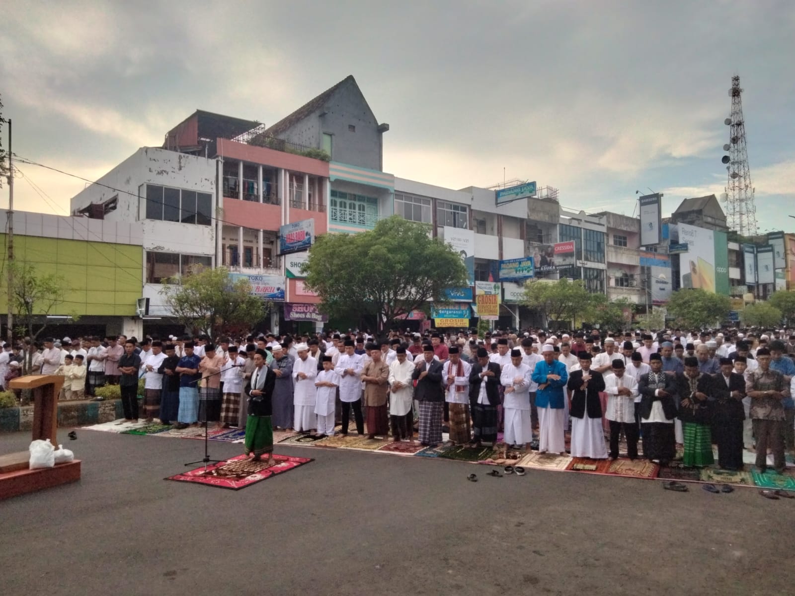 Ribuan Jemaah Muhammadiyah Salat di Jalan Soeprapto