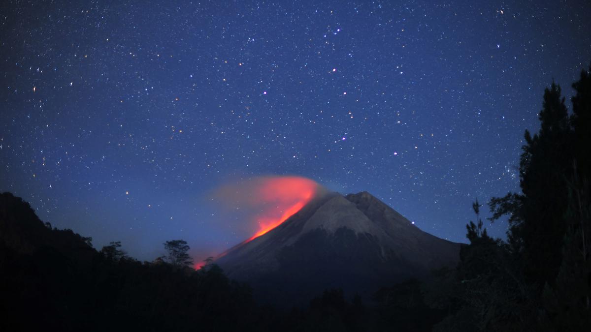 Mitos Gunung Merapi, Tidak Banyak Orang yang Berani Mendaki Malam Hari