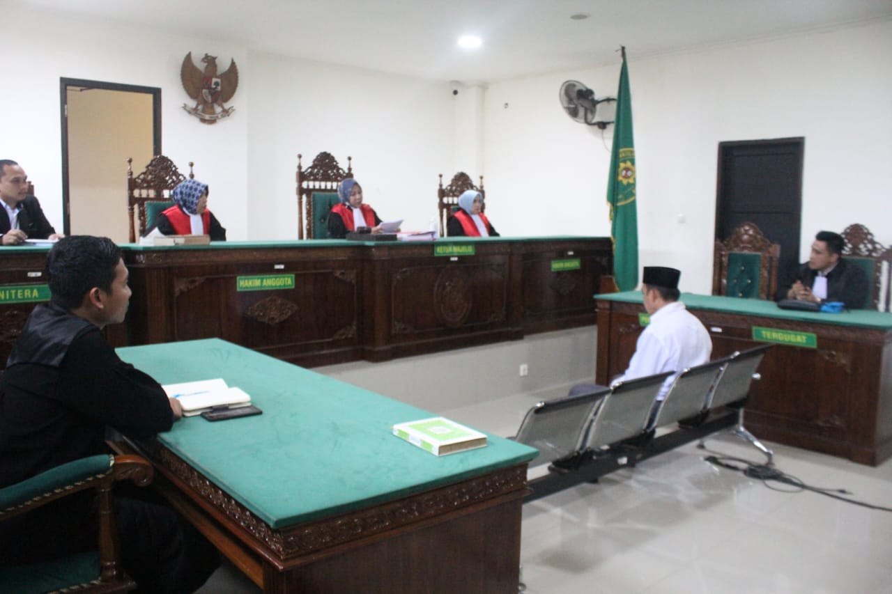 Mantan Kades Desa Cirebon Baru Kecamatan Seberang Musi Kabupaten Kepahiang Divonis 1 Tahun 10 Bulan Penjara