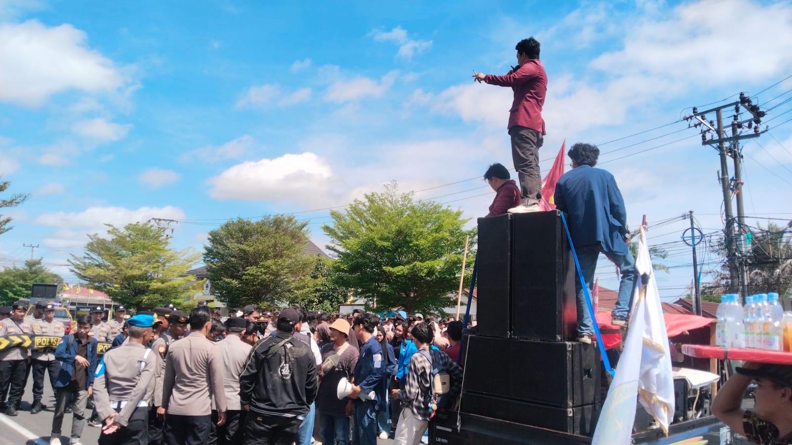 Mahasiswa Bengkulu Gelar Unjuk Rasa di DPRD Provinsi Bengkulu 