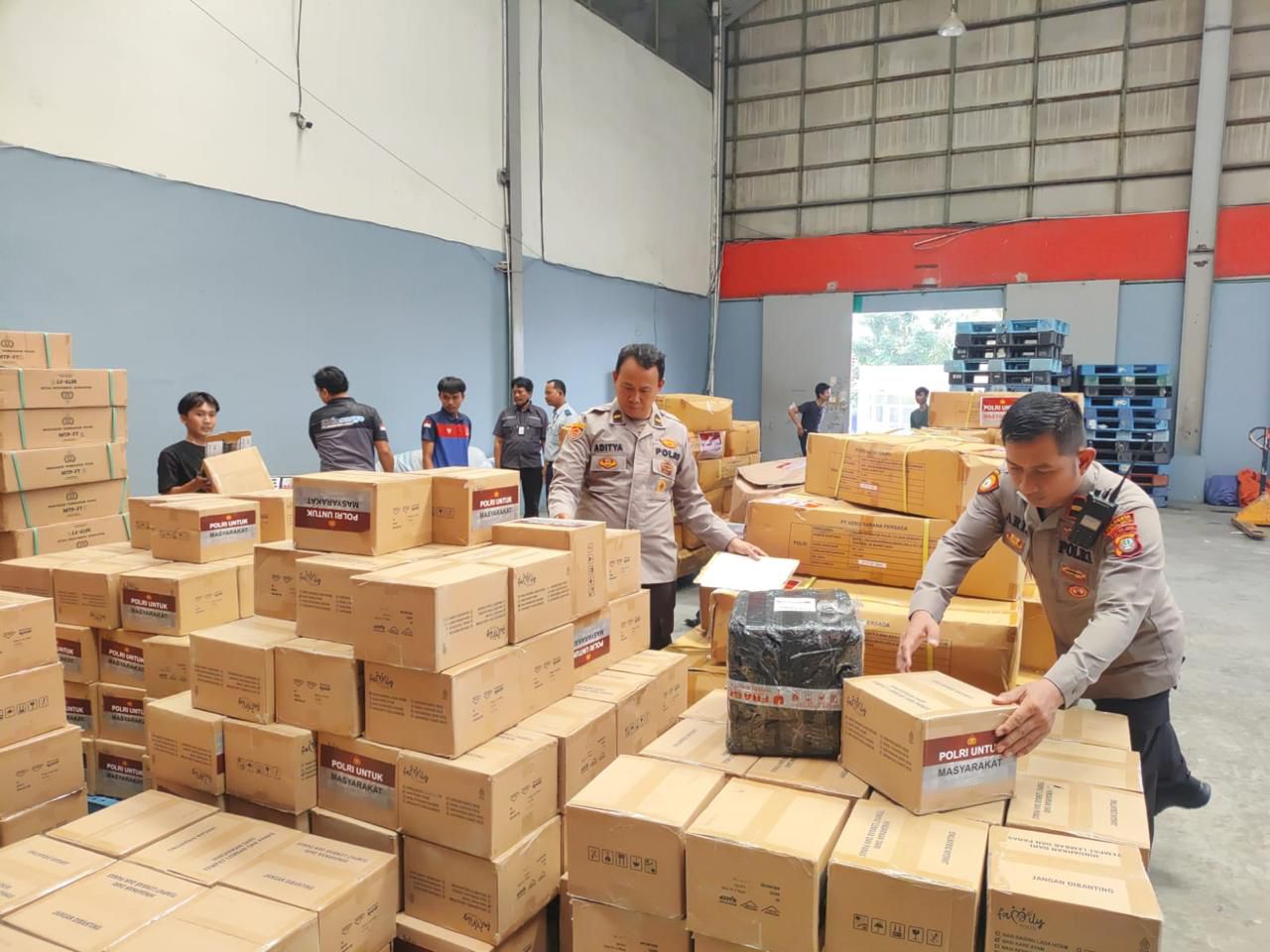 Rincian Barang yang Dikirim SLOG Polri untuk Masyarakat Aceh Penerbangan Hari Ini