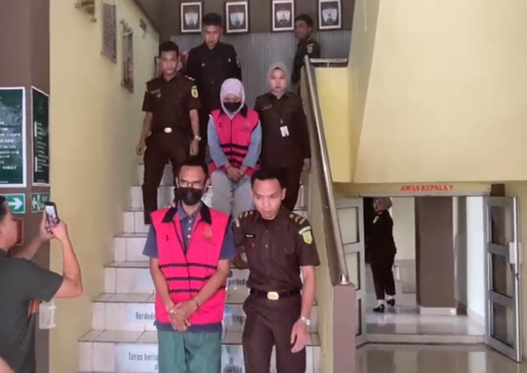 Dua Tersangka Korupsi Dana Desa Jeranglah Tinggi Dilimpahkan ke Kejari Bengkulu Selatan dan Ditahan