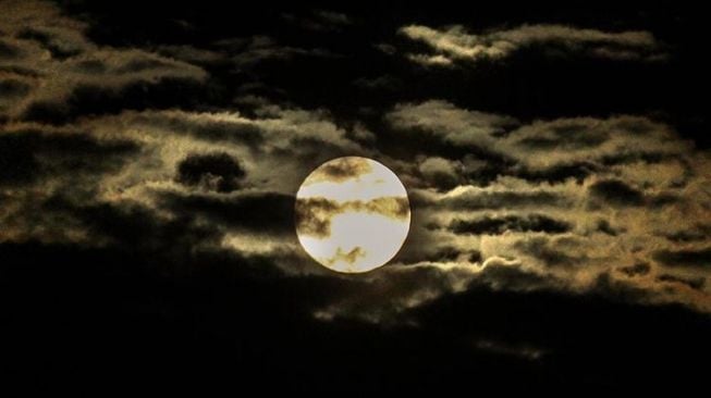 3 Weton yang Dapat Kejutan di Malam Satu Suro 2025, Rezeki Melimpah