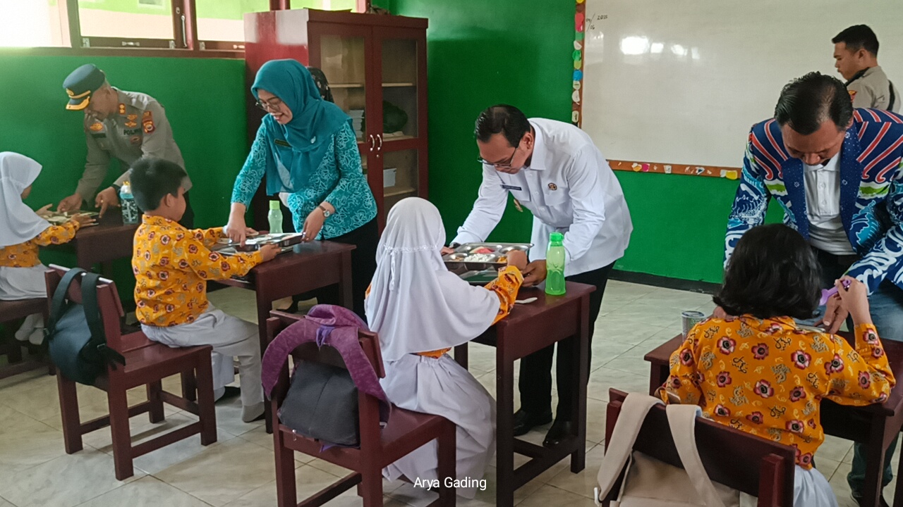 Bupati Seluma Launching Program Makan Bergizi Gratis (MBG), Sasar 1.231 Pelajar di 7 Sekolah