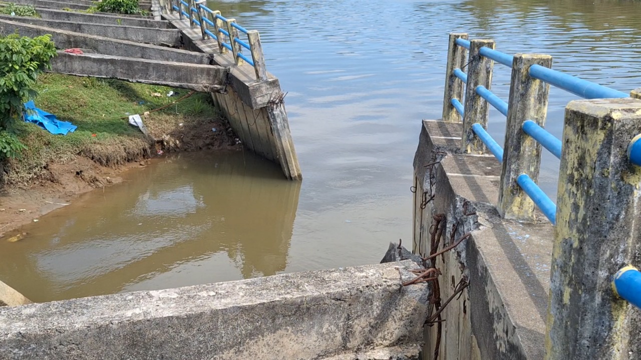 Tanggul Sungai Selagan Jebol, Ancam Rumah Warga dan Jalan Provinsi