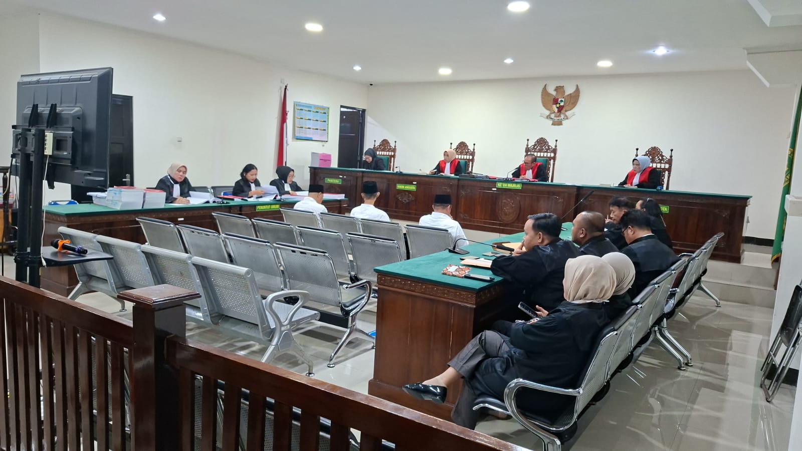 Mantan Direktur Perumda Tirta Hidayah dan Dua Bawahan Dituntut Berat