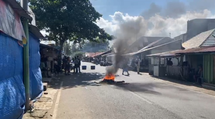 Nelayan Bengkulu Blokir Akses Jalan Kelurahan Malebero, Ada Apa?