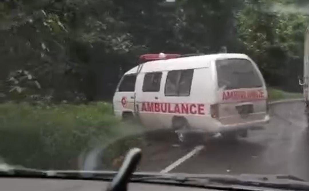 Tiga Kendaraan Terlibat Kecelakaan di Liku Sembilan, Diantaranya Ambulance