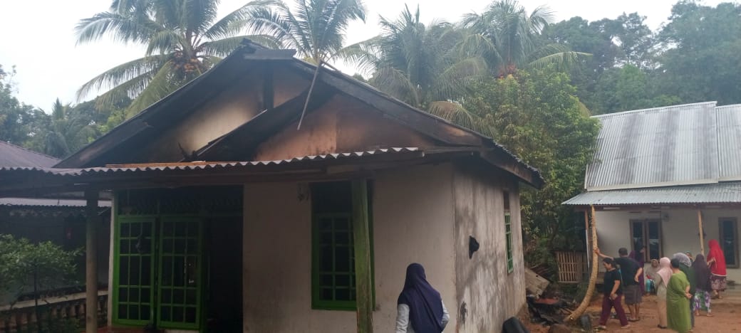 Rumah Habis Tak Bersisa Terbakar Api, Saat Kejadian Pemilik Lagi di Rumah Sakit