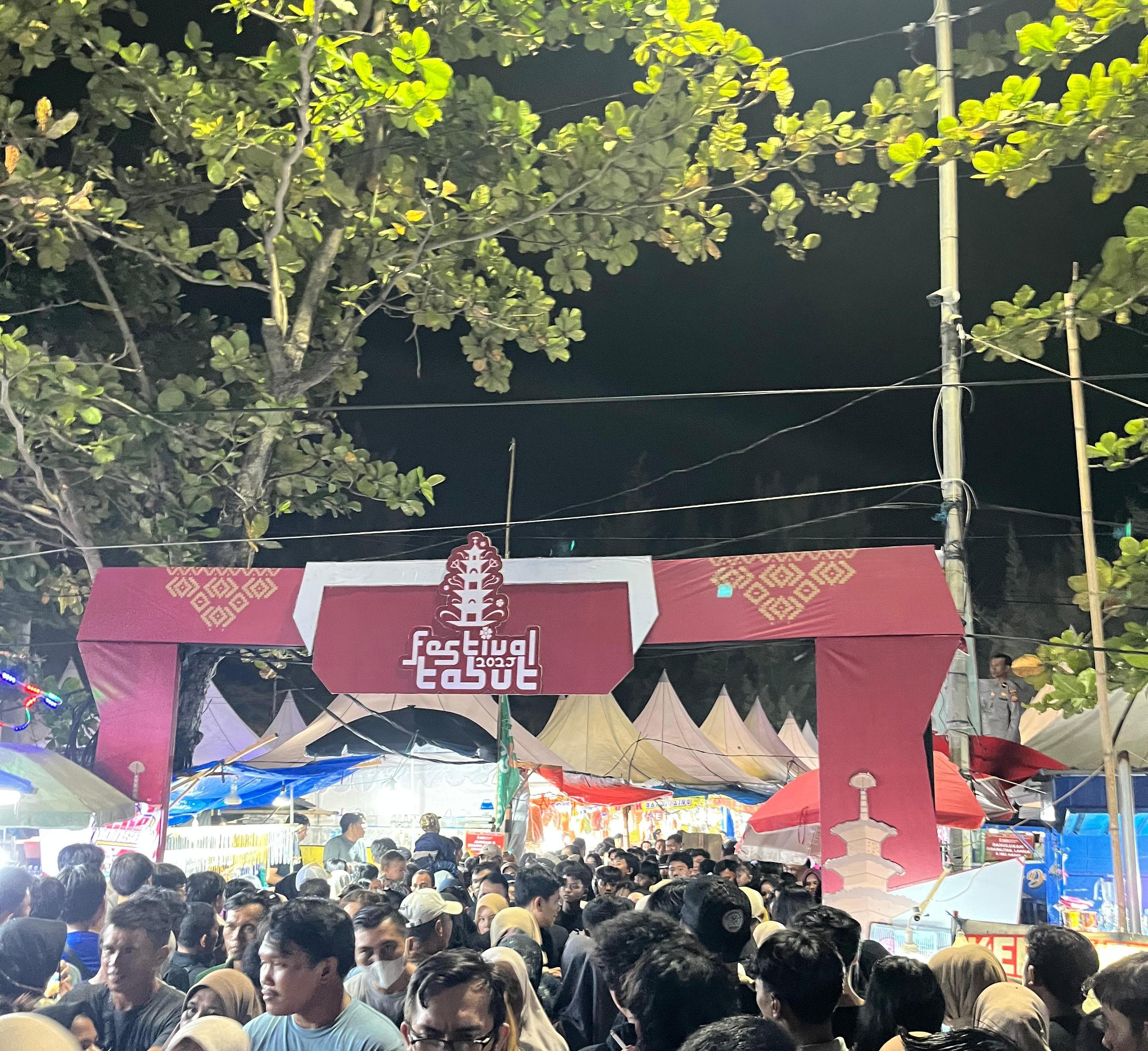 Berkah Festival Tabut 2025, Pedagang Asal Lampung Kebanjiran Pembeli, Omzet Mencapai Rp 40 Juta