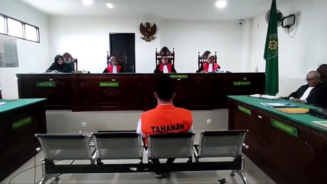 Hakim Bebaskan Sementara Terdakwa Kasus Dugaan Korupsi Dana KUR