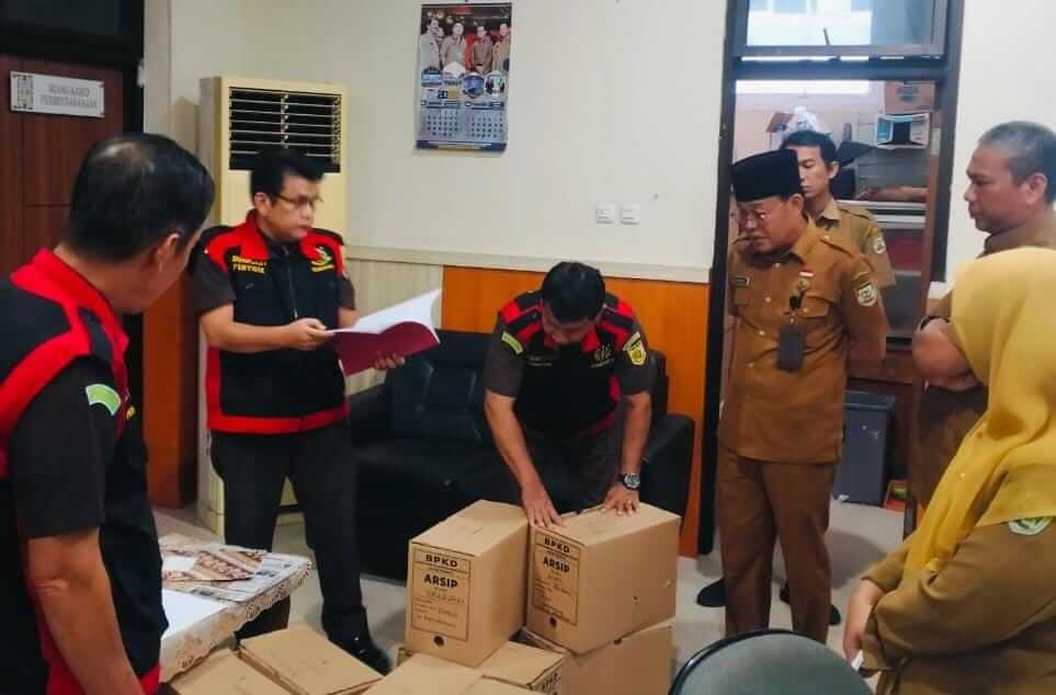 Tim Penyidik Kejati Geledah BPKAD Pemprov Bengkulu 