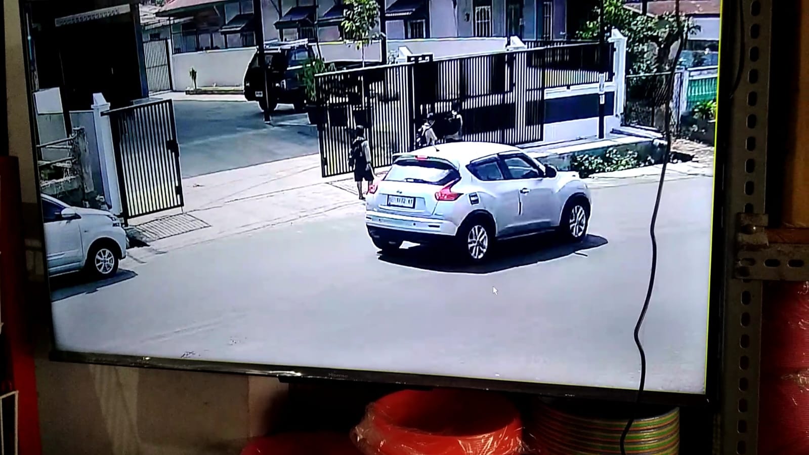 Detik-detik 3 Siswa SD Nyaris Diculik Terekam CCTV, Mobil SUV dengan Nopol ini Dicari Polisi