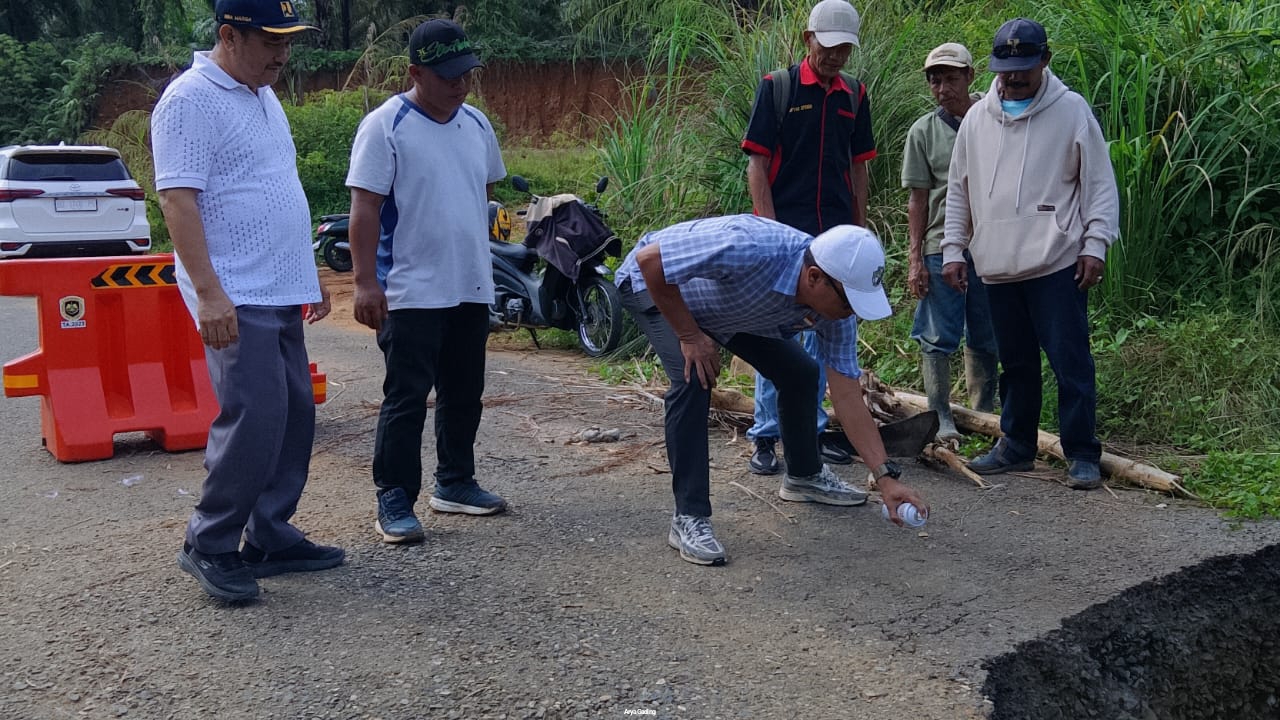 Sekda Seluma Tandai Titik Nol Pembangunan Jalan Bunga Mas – Pasar Sembayat