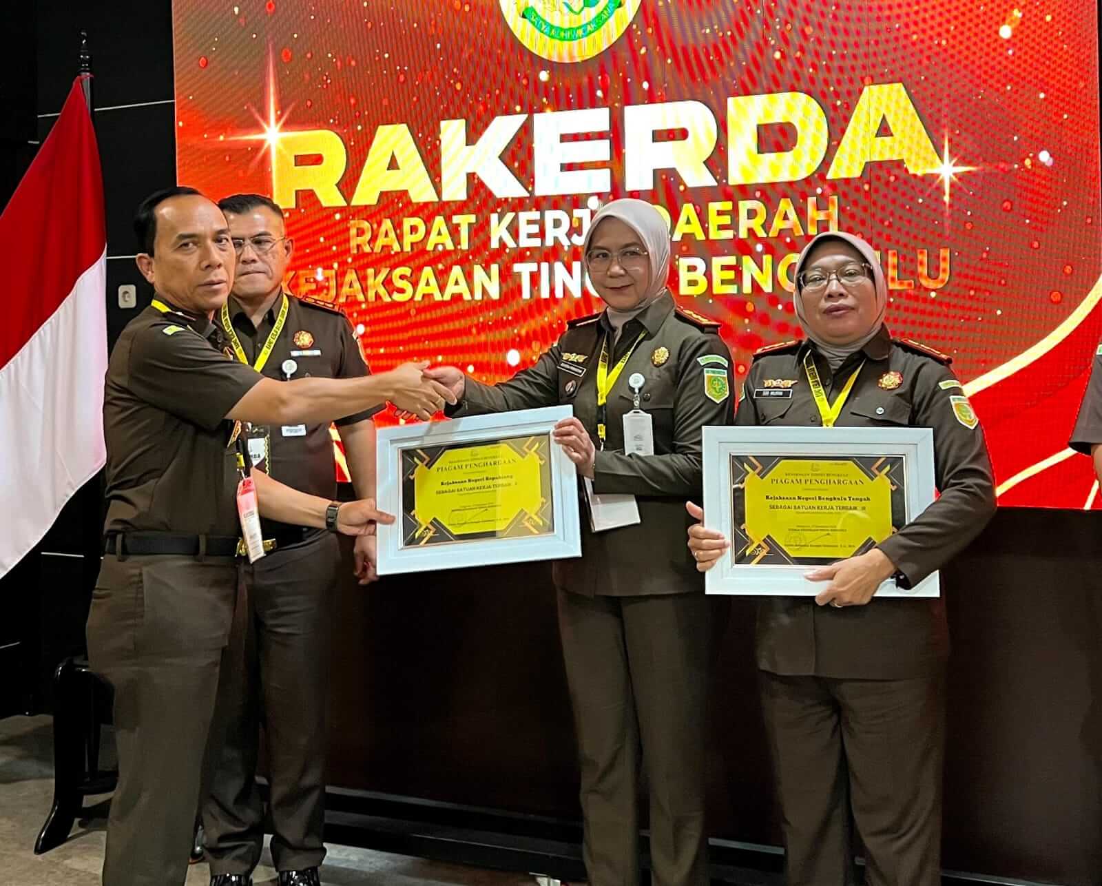 Kado Akhir Tahun, Kejari Kepahiang Sabet 5 Penghargaan Penilaian Prestasi Terbaik