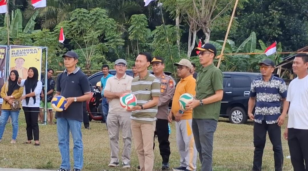 Pengibaran 79 Bendera Merah Putih Semarakkan Turnamen Bola Voli Desa Tanggo Raso Pino Raya 