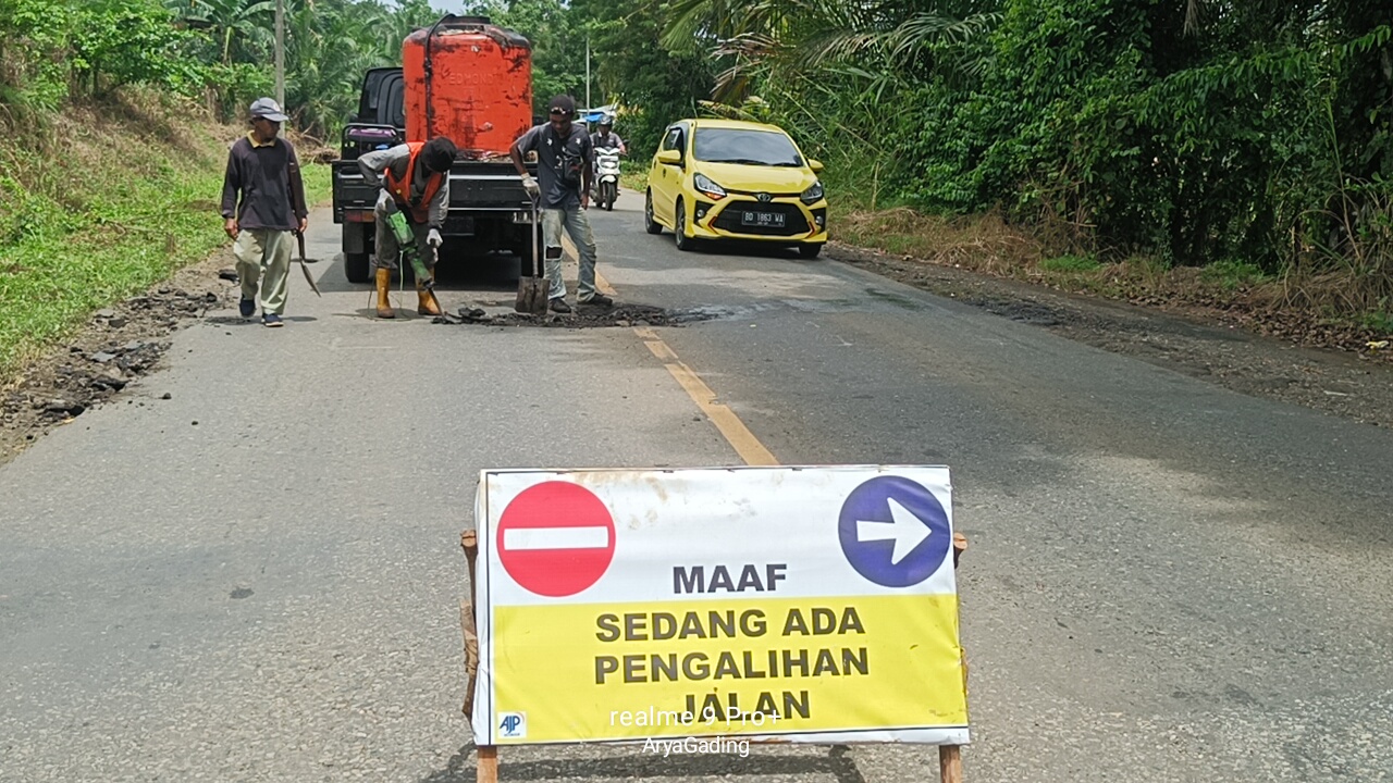 Jalan Nasional Lintas Bengkulu-Manna Berlubang, BPJN Bengkulu Tambal Sulam Antisipasi Laka Mudik Lebaran 2024