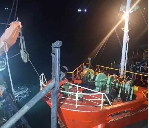 Kapal Tanker Tabrak Kapal Keruk di Pelabuhan Pulau Baai Bengkulu