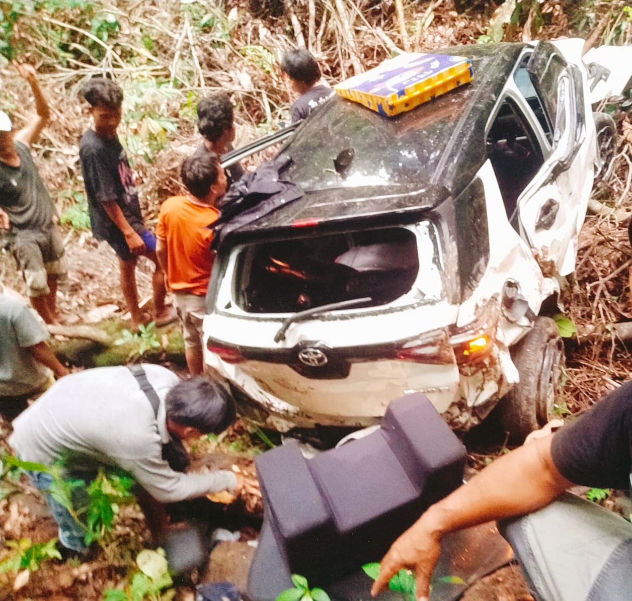 Pemudik Kecelakaan di Jalinbar, Satu Keluarga Terjun ke Jurang Tebing Batu, Bocah 10 Bulan Meninggal Dunia