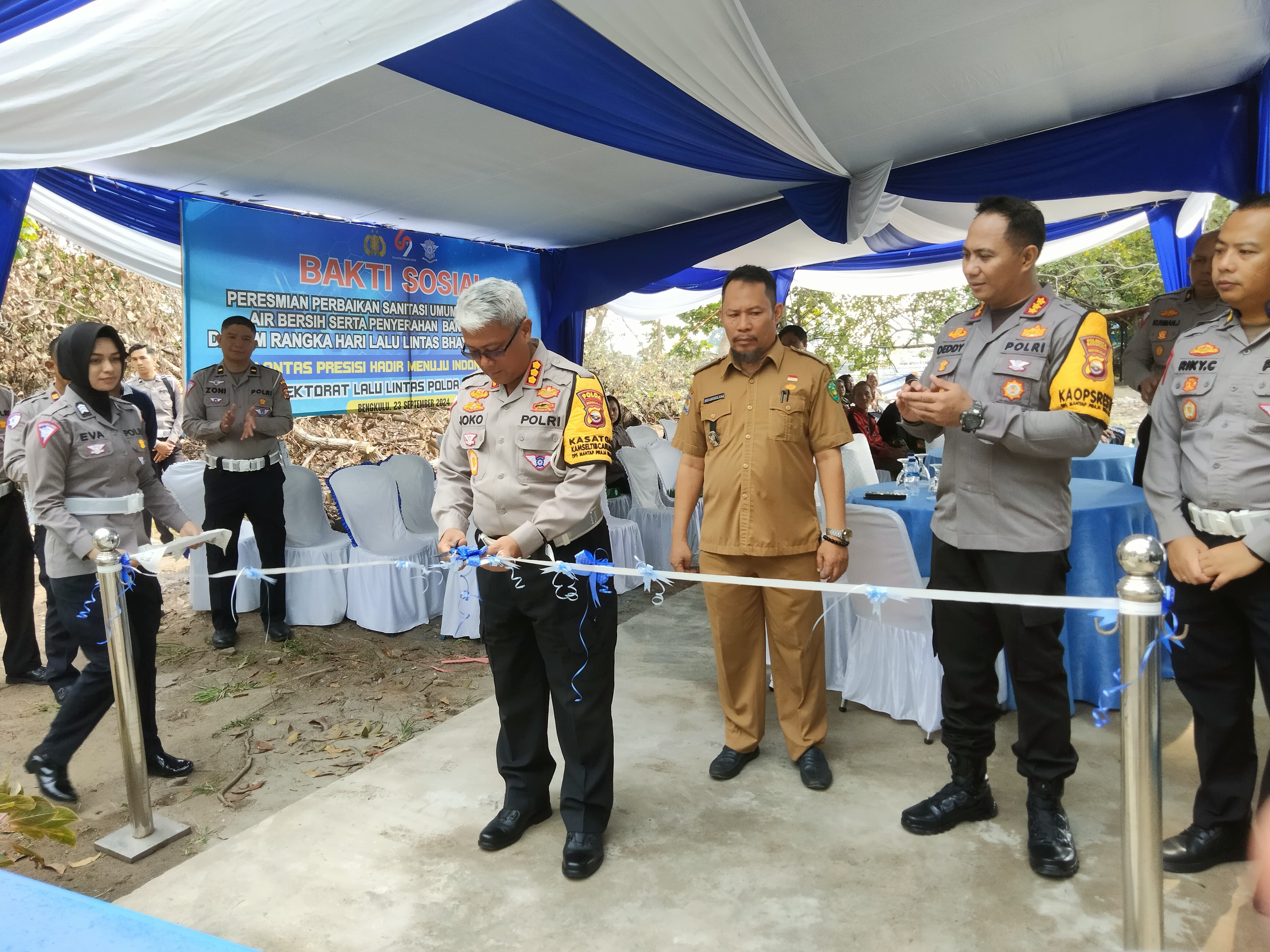 HUT Lantas ke-69, Polda Bengkulu Resmikan Perbaikan Sanitasi Umum Hingga Bagikan Bantuan