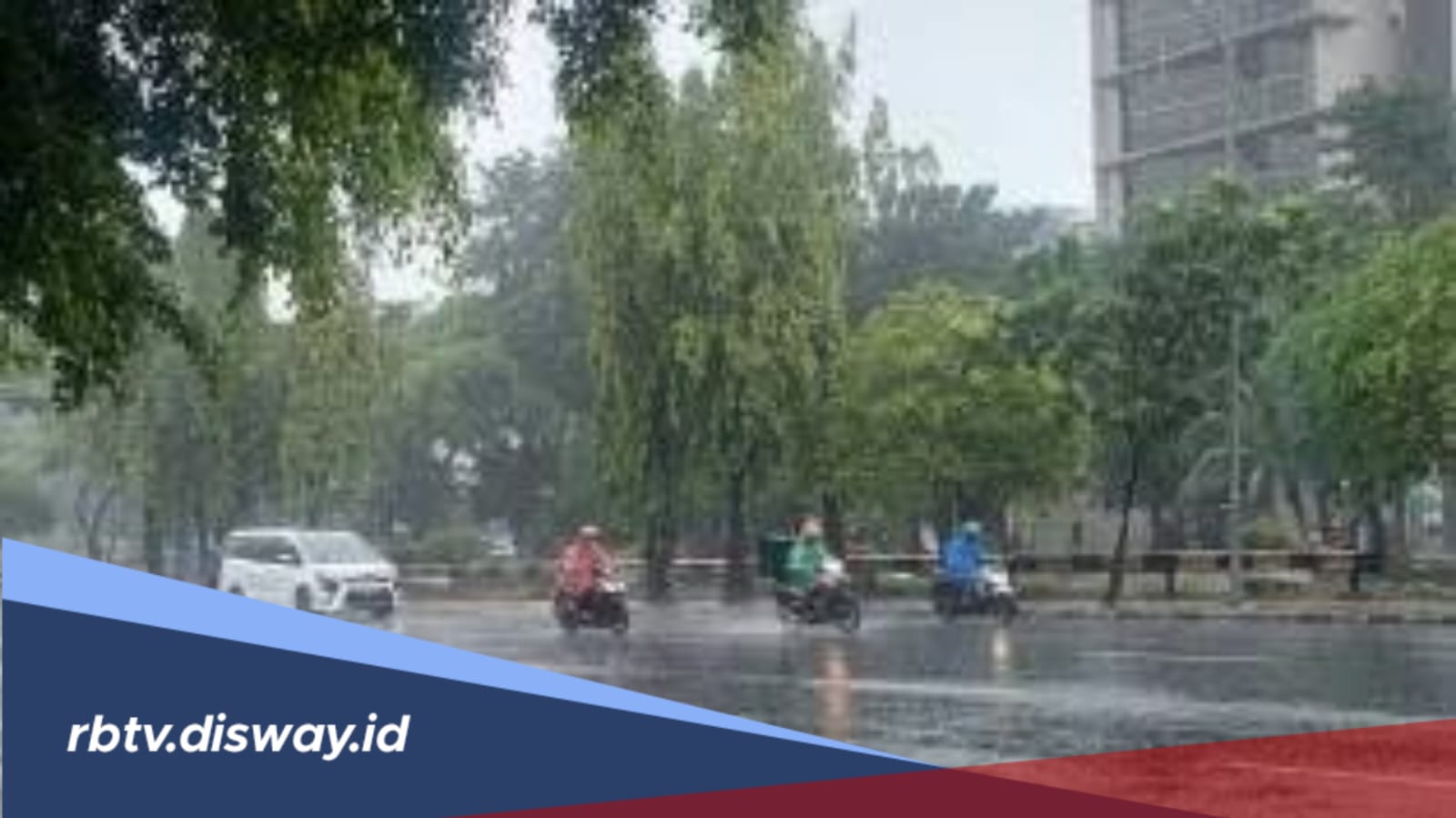 Ini 5 Tips Berkendara Saat Musim Hujan, Perjalanan Tetap Aman dan Nyaman